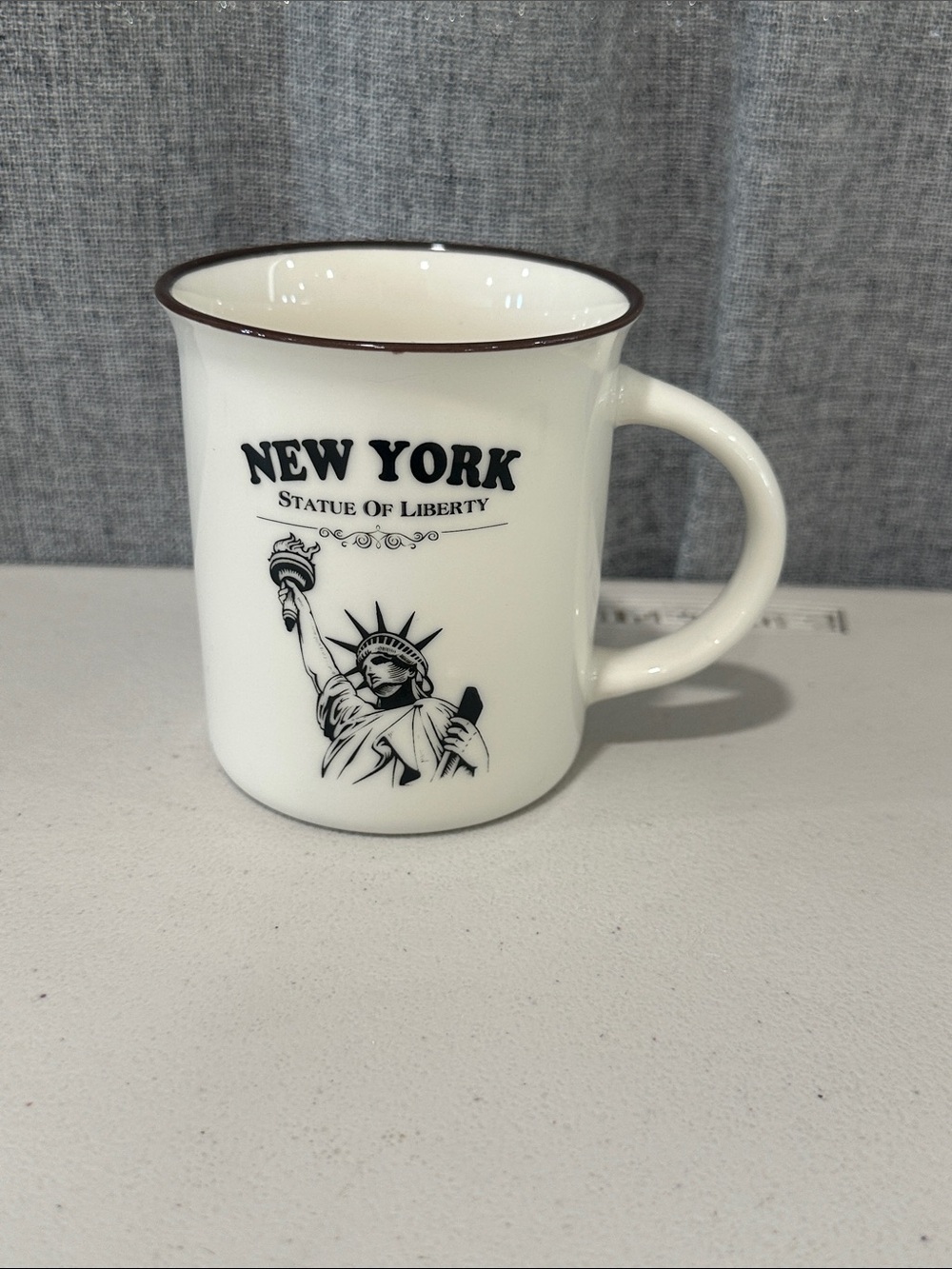 New York Statue of Liberty Ceramic Coffee Mug - White and black. 11oz. NWOT.